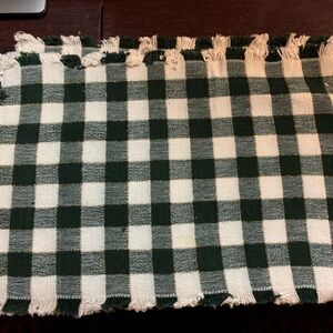 Christmas NWOT green white with gold highlights set of 4 placemats